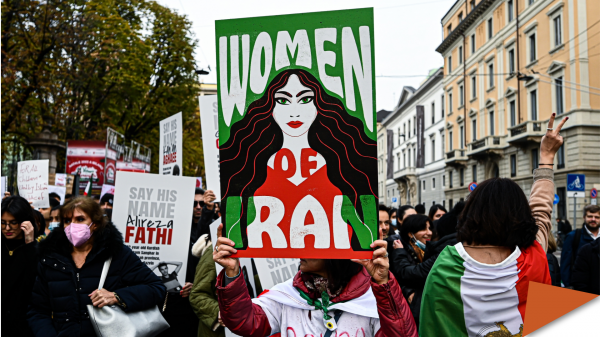 A picture of a protest in Milan, with people holding signs for the rights of women in Iran.